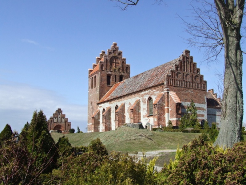 Fil:Sneslev kirke.jpg