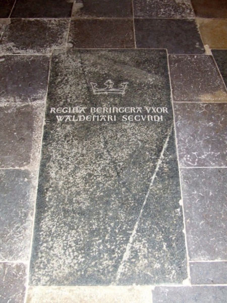 Fil:Dronning Berengarias gravsten.JPG