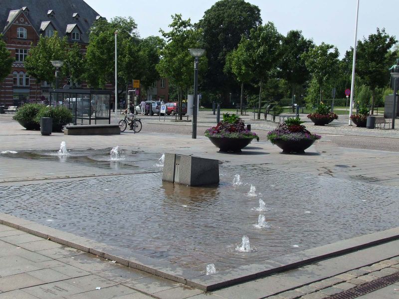 Fil:Vandkunst-på-Torvet.jpg