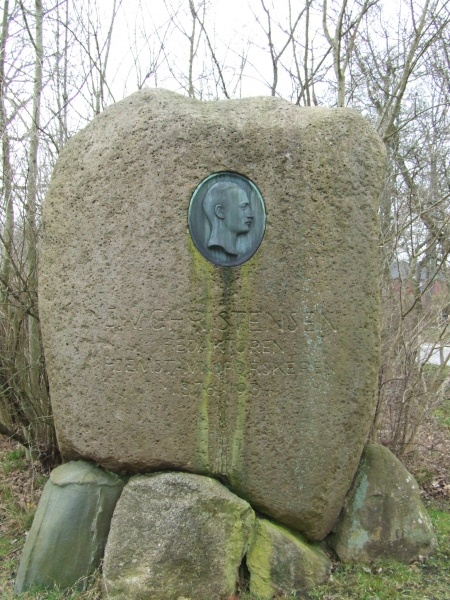 Fil:Mindesten for J.V. Christensen.JPG