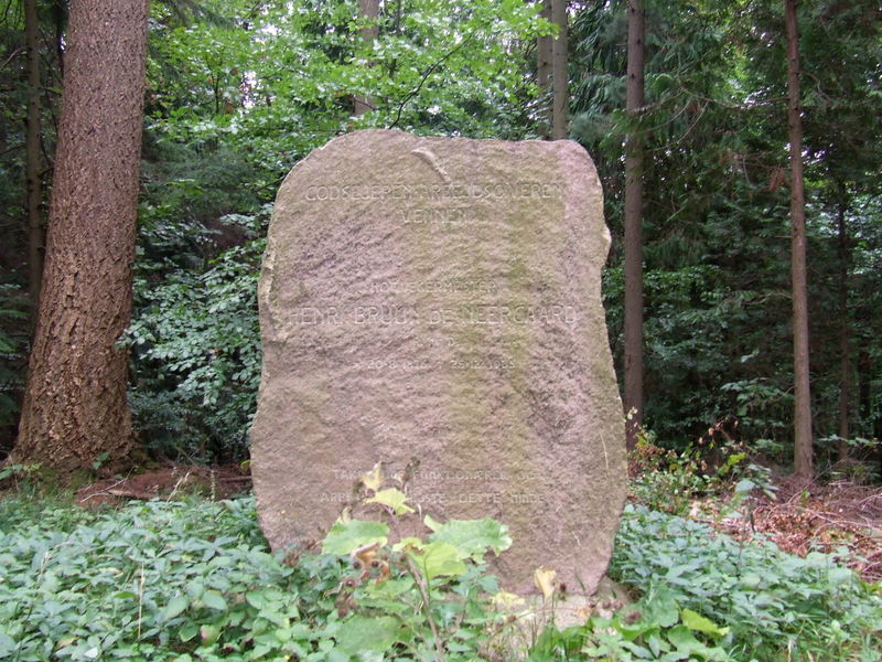 Fil:Mindesten-Henri-Bruun-De-Neergaard.jpg