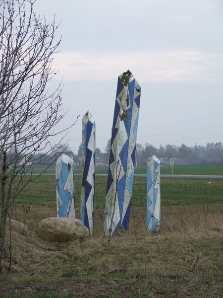 Fil:Skulptur-mellem-Ørslevvester-og-Gyrstinge.jpg