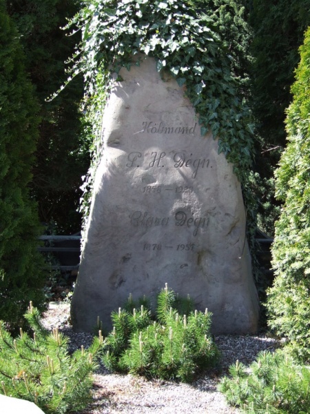 Fil:Peder Hansen Degns gravsten.jpg